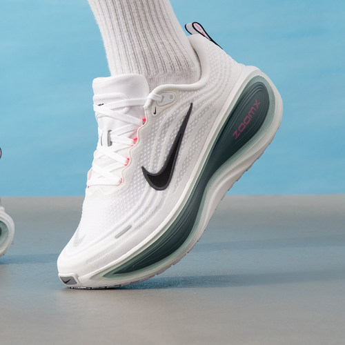 耐克NIKE男鞋 2026新款夏季VOMERO PLUS运动鞋透气缓震跑步鞋时尚