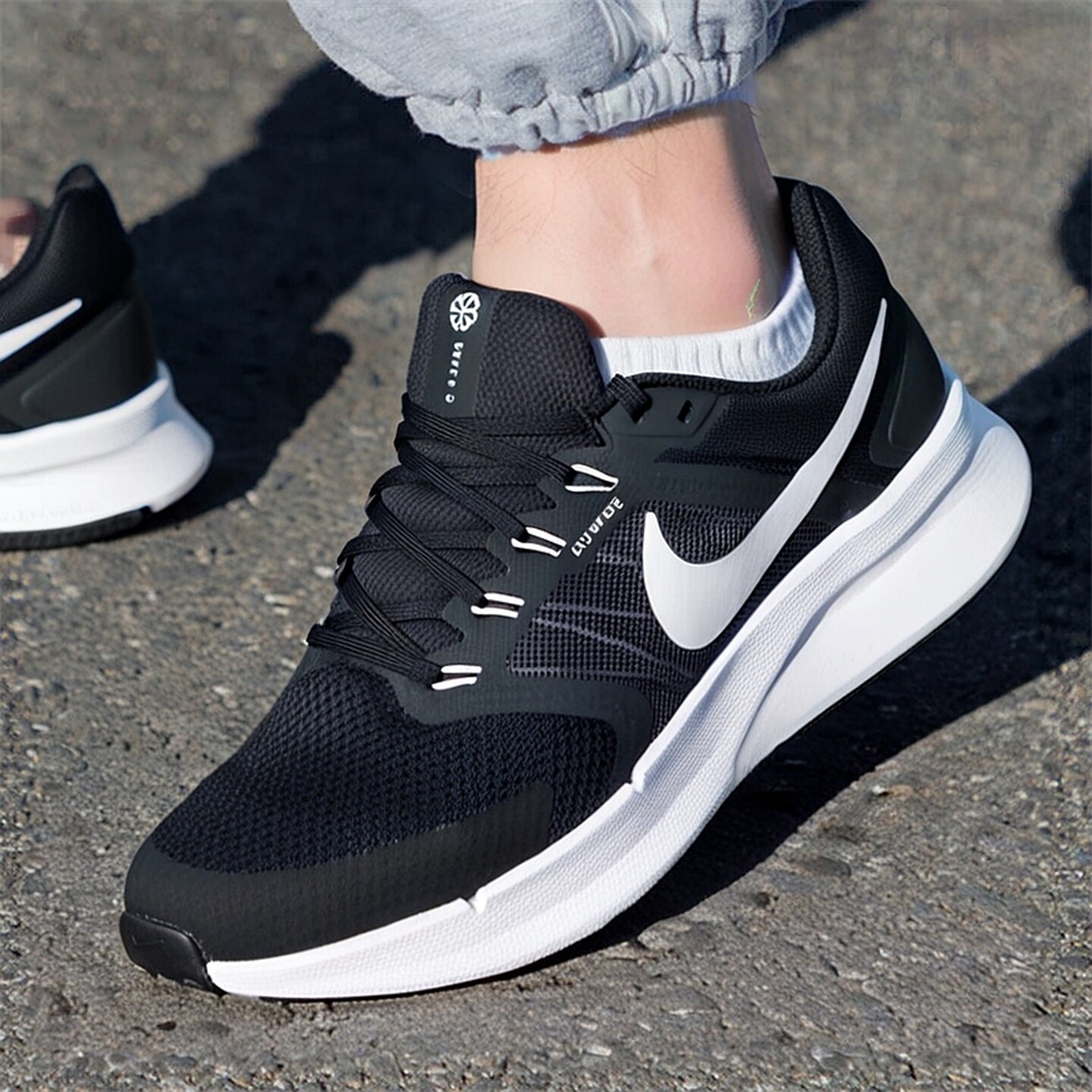 Nike耐克正品男鞋2026春季新款网面透气休闲鞋男款轻便缓震运动鞋