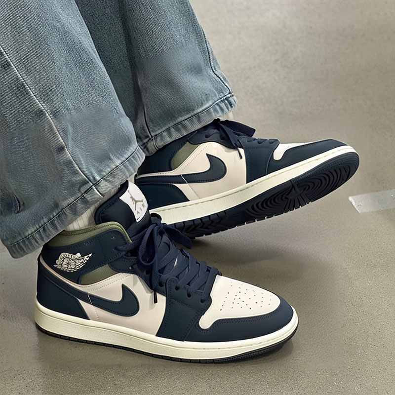 NIKE耐克男鞋AIR JORDAN 1中帮运动鞋休闲鞋训练篮球鞋HV4091-102