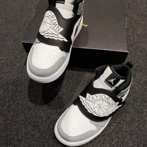 NIKE耐克男鞋小童鞋SKY JORDAN 1魔术贴运动休闲鞋板鞋BQ7197-102