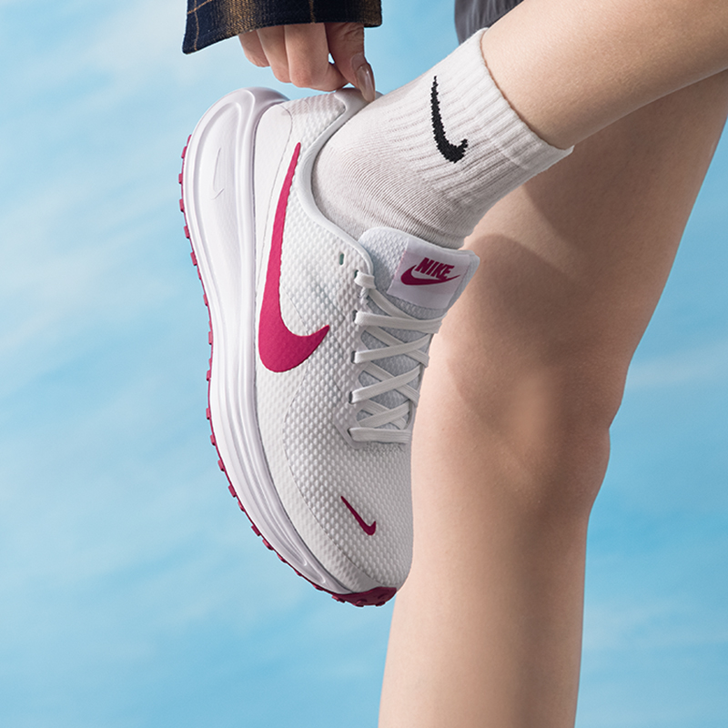 耐克（NIKE）女鞋跑步鞋2025秋季新款REVOLUTION 8舒适轻便透气缓