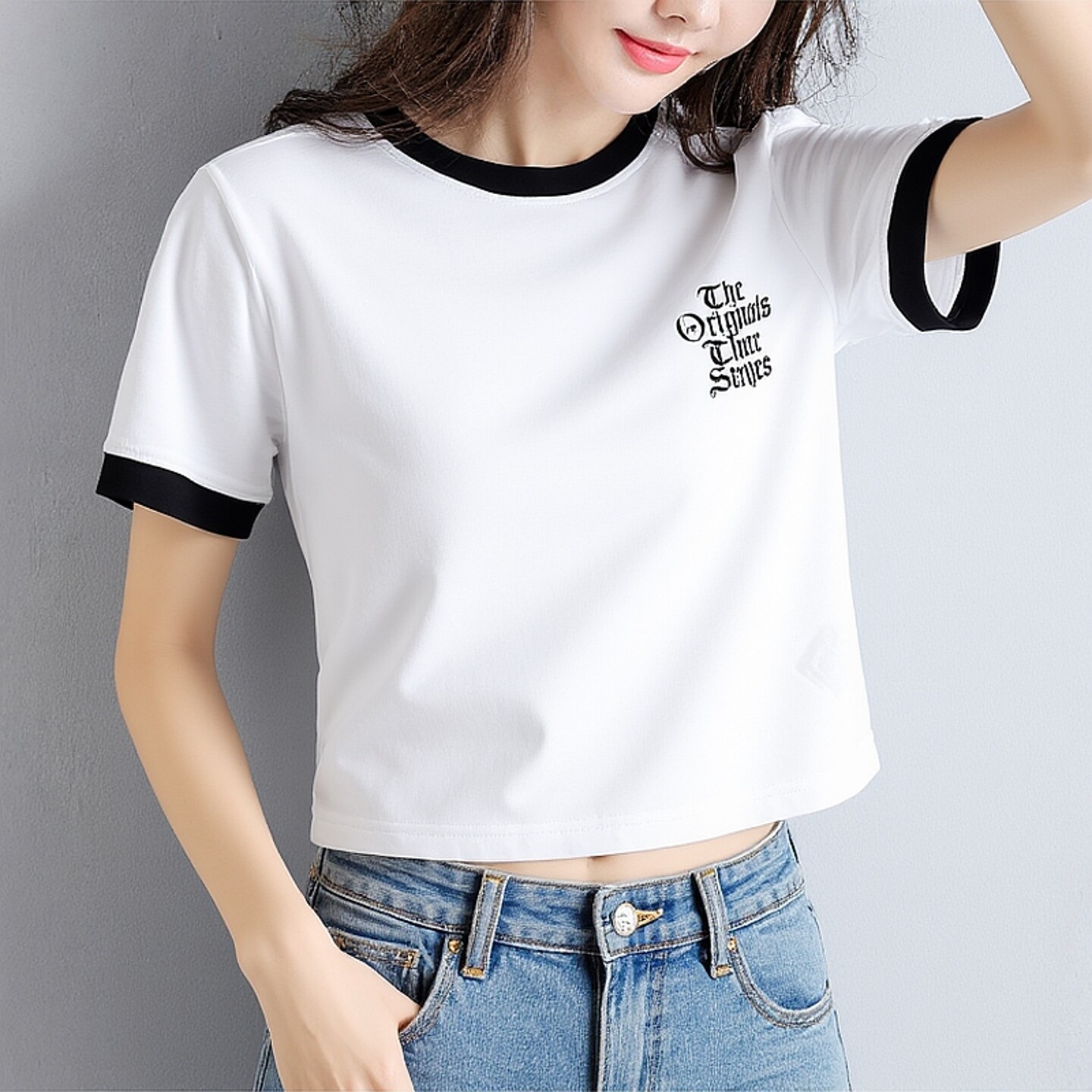 adidas阿迪达斯三叶草女子运动休闲短袖T恤短款白色半袖KT3060 - 实物图