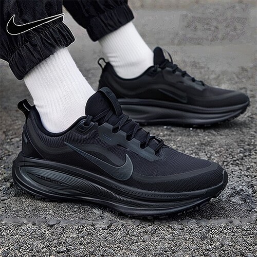耐克（NIKE）男鞋夏季VOMERO 18 GTX运动鞋反光训练跑步鞋