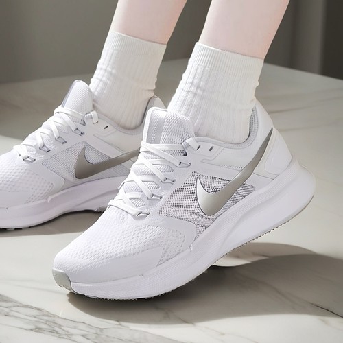 NIKE耐克女鞋跑步鞋RUN SWIFT 3轻盈透气训练运动鞋 DR2698-101