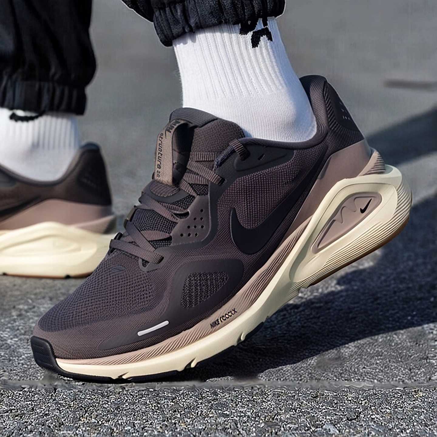 耐克稳程男子公路跑步鞋25新款冬季运动鞋训练鞋缓震HJ1102-200