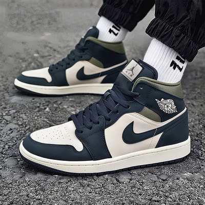 Nike耐克男鞋2025冬季新款AIR JORDAN 1休闲鞋经典板鞋AJ1运动鞋