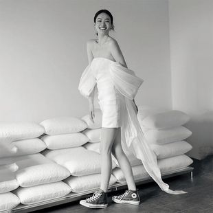 2025新款小众轻婚纱旅拍短款小个子新娘晨袍礼服高端外景出门纱夏