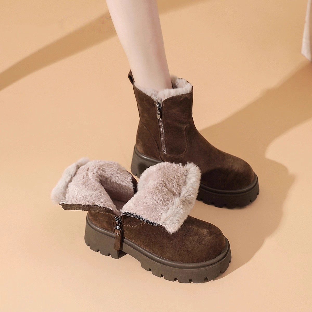 羊皮毛一体雪地靴女加绒加厚短靴