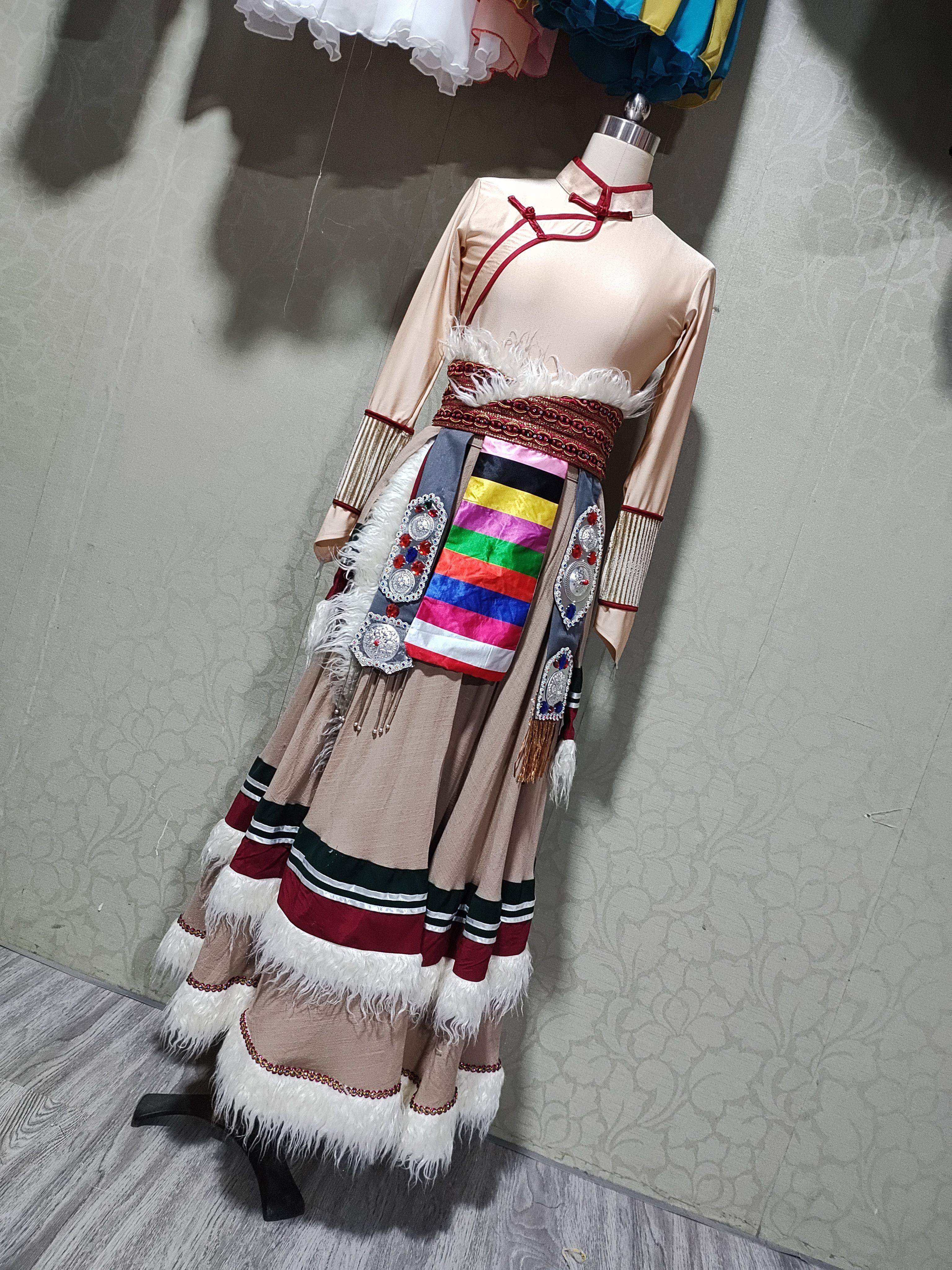 大裙摆少数民族藏族舞蹈服
