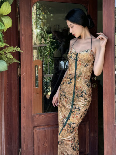 木子「飞花令」新中式复古国风挂脖抹胸吊带连衣裙女风情万种长裙