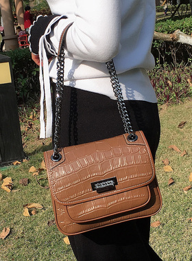 ALLGUS杏色马鞍包头层牛皮链条小包翻扣女人鳄鱼纹软皮迷你单肩包