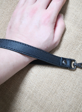 定制手工头层牛皮十字纹手腕带珍珠鱼纹手抓包挽带手撑纹压花带子