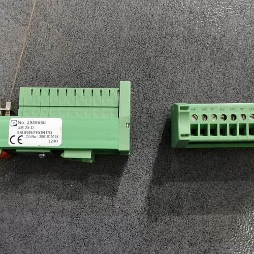 UM 25-D 9SUB/B/FRONT/Q 2959560  二手现货