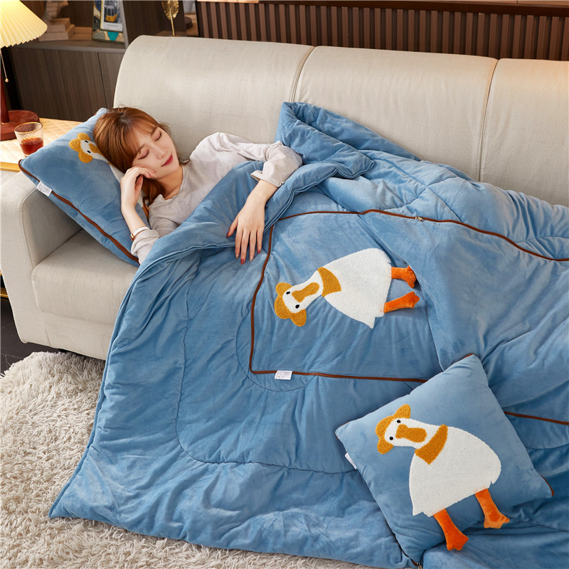 抱枕被子两用加厚双面q水晶绒卡通车上珊瑚绒靠背办公室午休小被