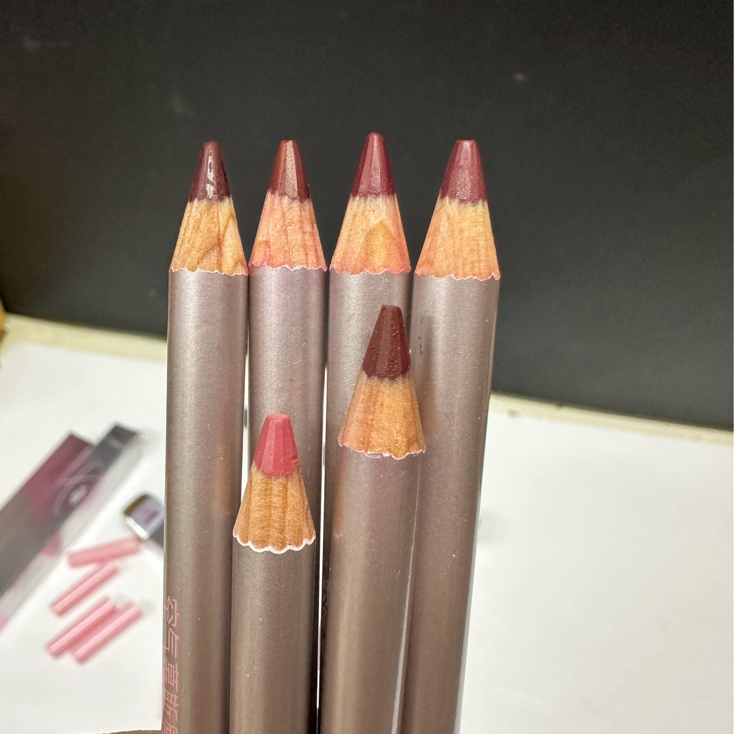 老式唇线笔不易断持久显色中老年