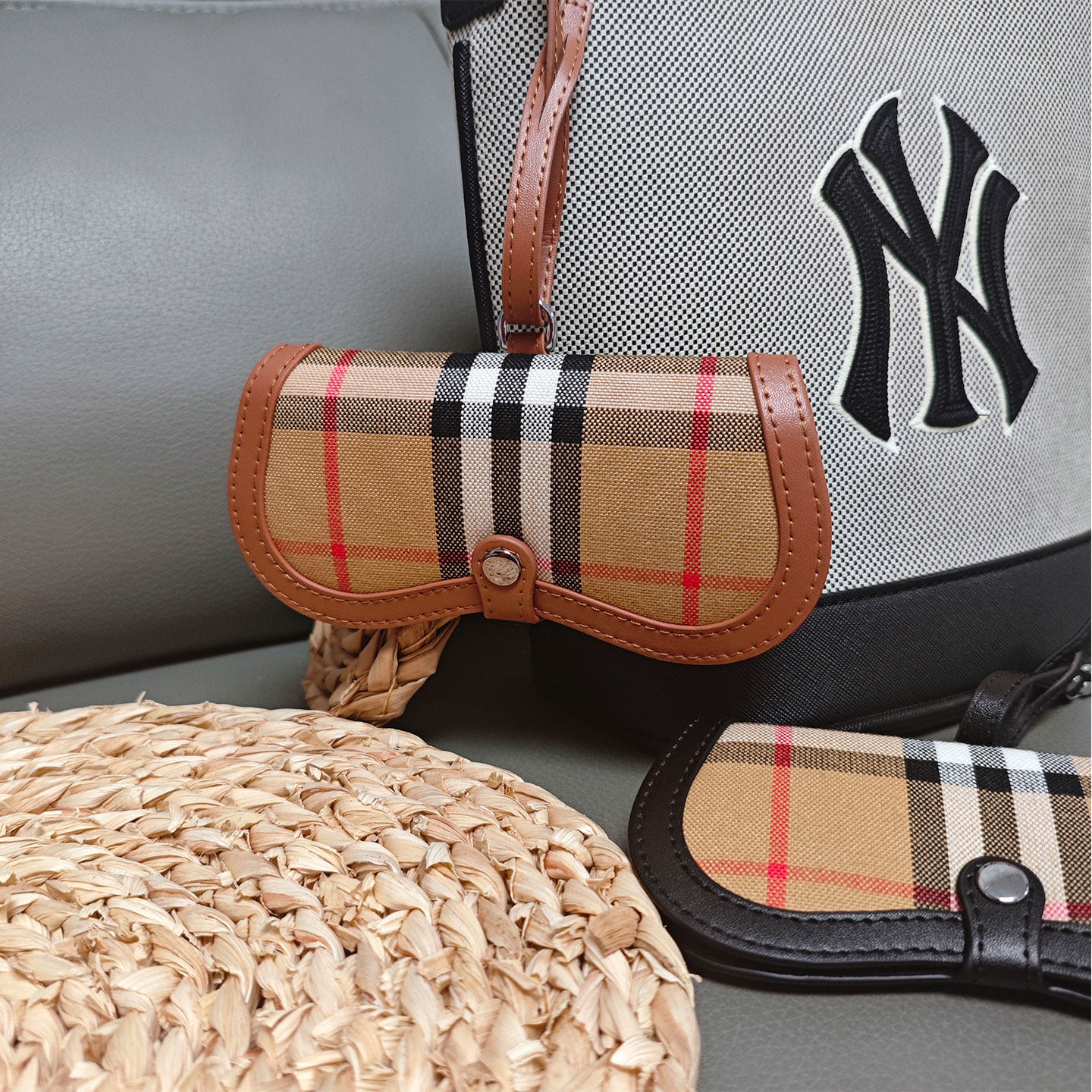 高档格纹眼镜袋便携挂式墨镜眼镜收纳包时尚百搭高颜值太阳眼镜盒