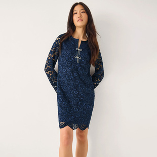 华丽蕾丝钩花水钻蝴蝶结装 短连衣裙合身裁剪裙衫 有大码 饰领口长袖