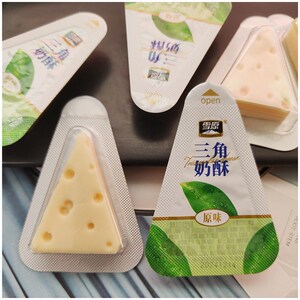 雪原三角奶酥内蒙特产酥软香甜