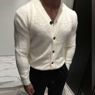 魔吉达韩国男装纯色毛绒绒质感柔软V领宽松针织开衫毛衣男-CD1226