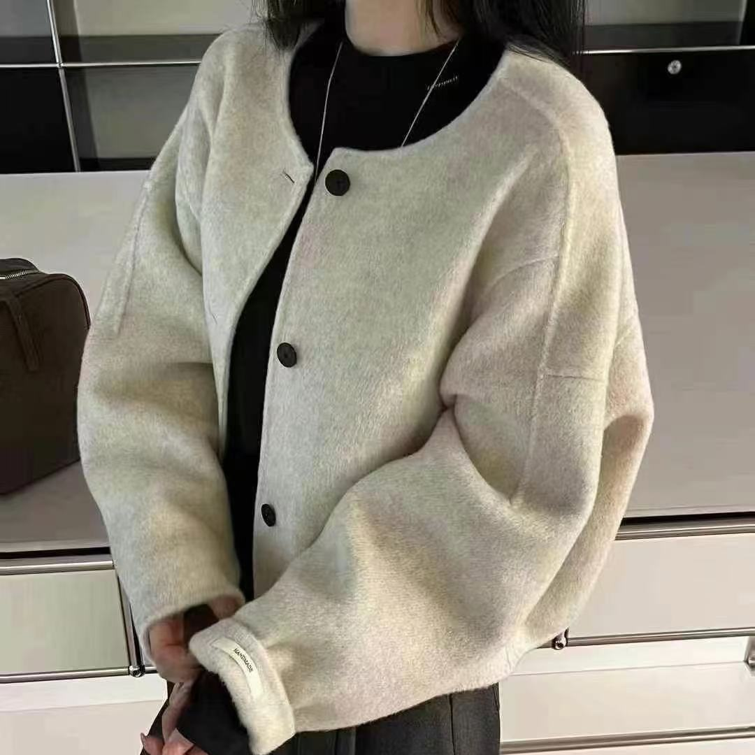 2024秋冬新款简约纽扣百搭小香风外套女大衣