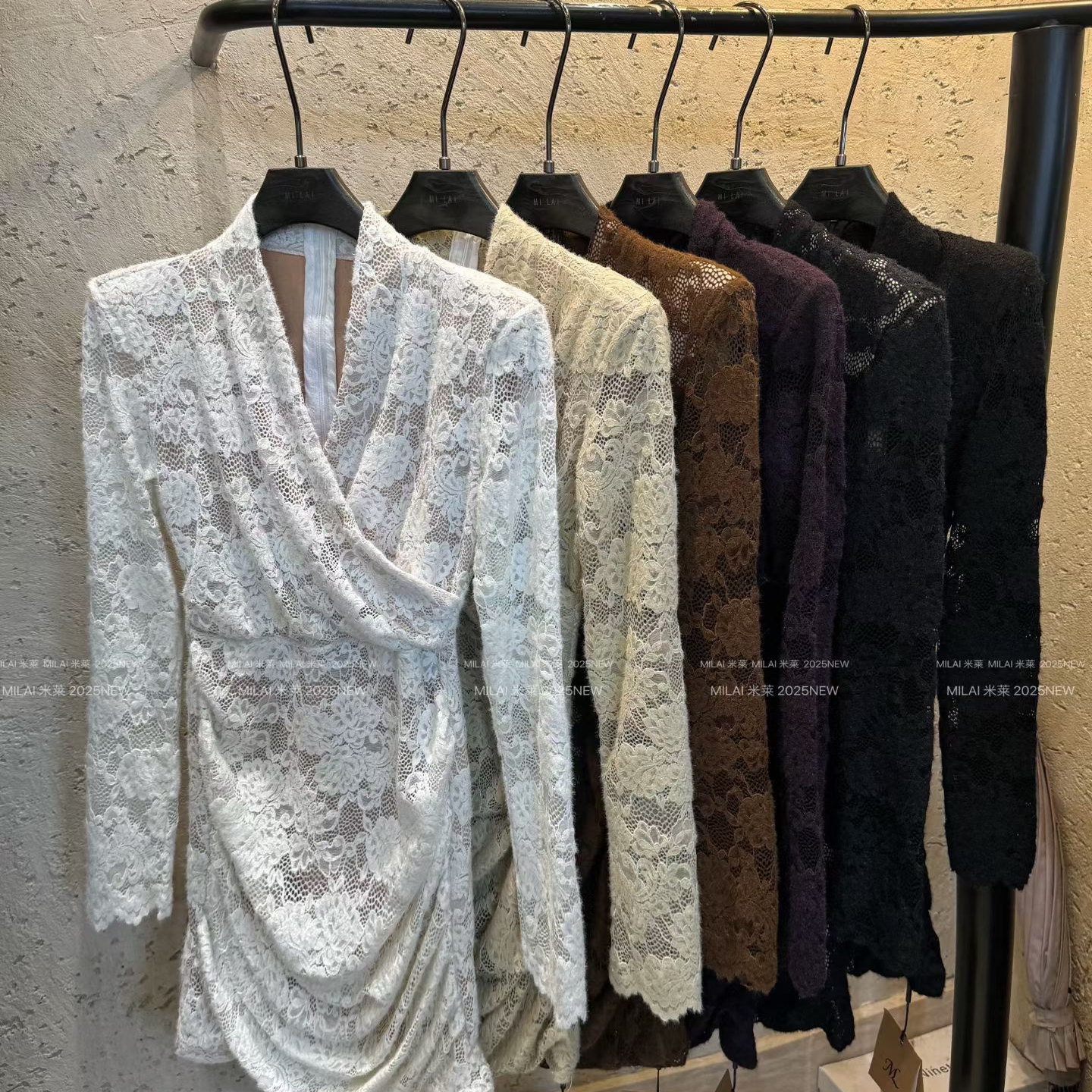 2025季成熟御姐风性感短裙紧身包臀裙子蕾丝拼接长袖V领连衣裙女