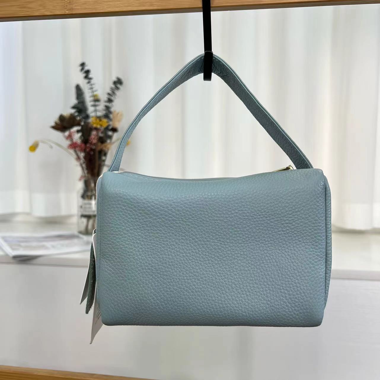 小众设计头层牛皮小方包手提小包软皮简约大容量拉链河豚包包女包