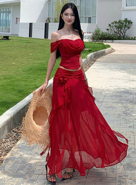 沙漠穿搭海边红色辣妹一字领露肩上衣女夏立体花朵感显瘦飘带长裙