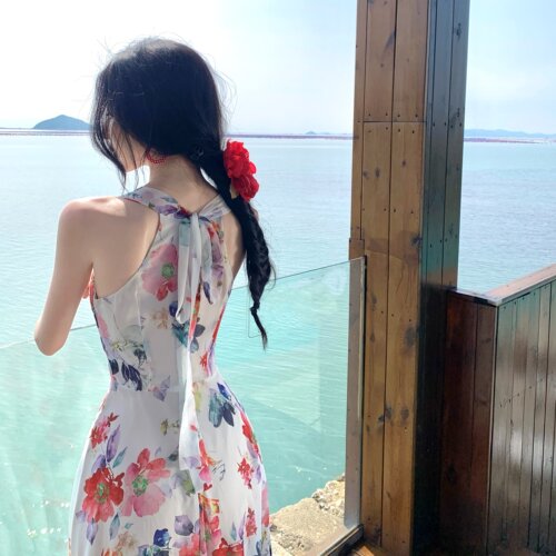 海边度假穿搭收腰挂脖碎花连衣裙女夏特别漂亮掐腰长裙子