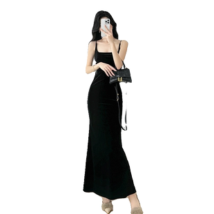 高级感法式复古金丝绒吊带连衣裙女秋冬2026春季新款显瘦鱼尾长裙