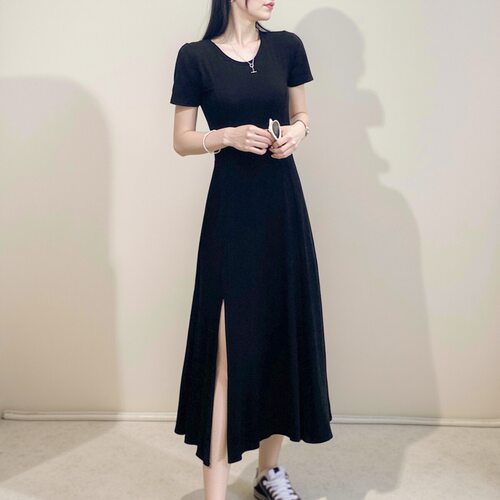黑色开叉莫代尔显瘦连衣裙