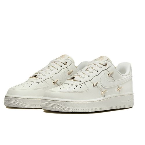 耐克女鞋白金四勾空军一号板鞋