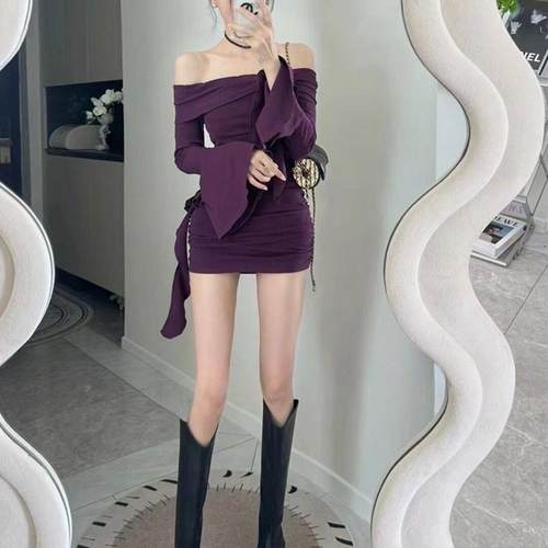 秋季小众露肩连衣裙轻奢高级感