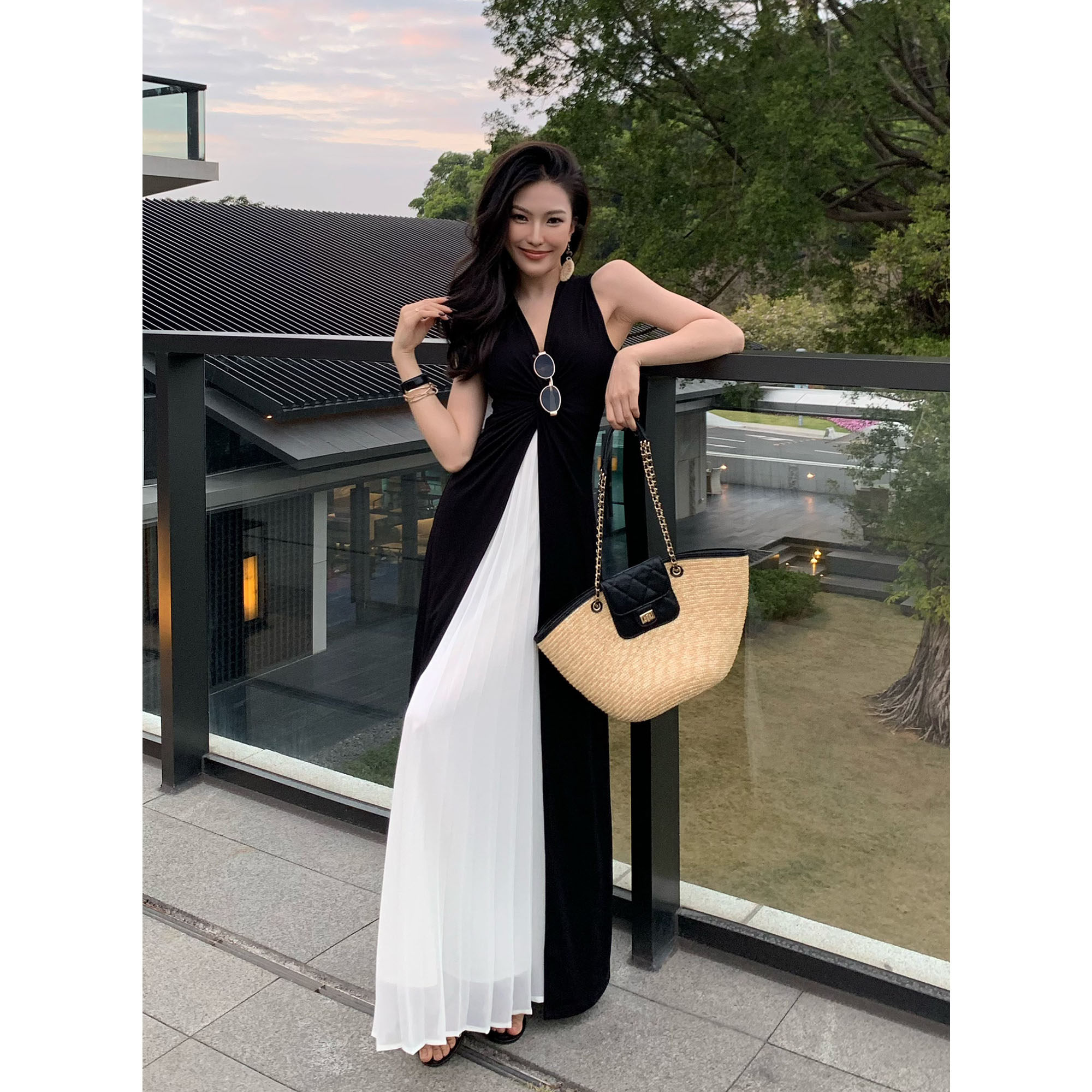 JIJINQI夏季无袖v领拼接法式连衣裙时尚百搭显瘦设计感长裙黑白女
