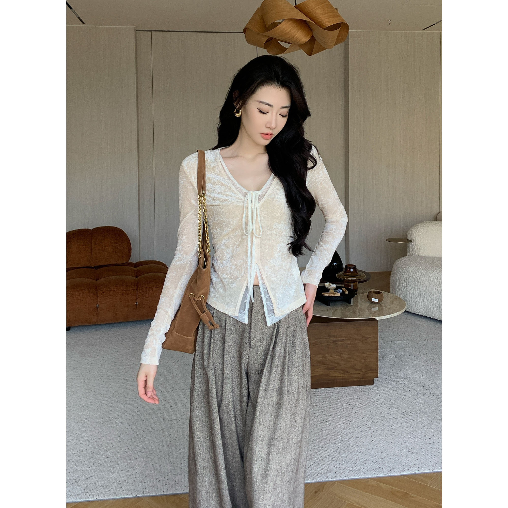 纪金其假两件v领蕾丝飘带上衣