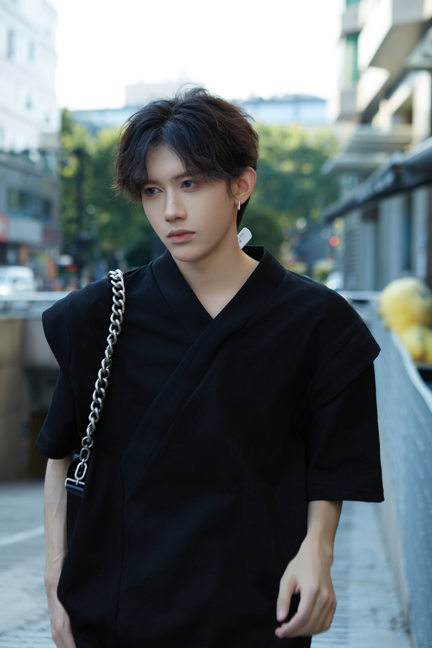 C316T1169P48夏装新款短袖T恤时尚百搭宽松tee潮个性V领t黑色,男装T恤,电商C316