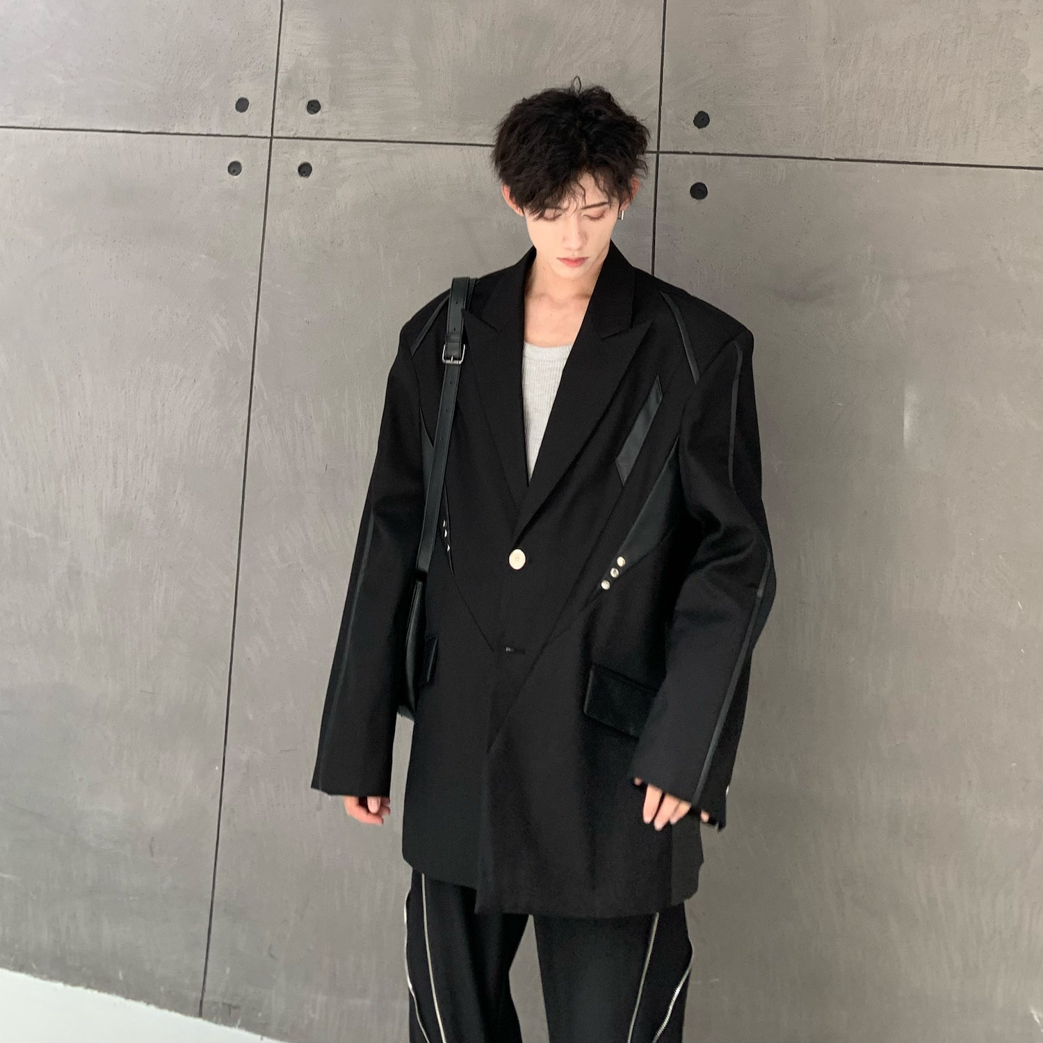 C316XZ2386P118秋季西服外套小西装上衣宽松黑色拼皮外套时尚,男装西服套装,电商C316