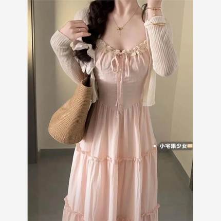 法式粉色蕾丝温柔吊带连衣裙拼接夏季收腰针织防晒开衫套装长裙