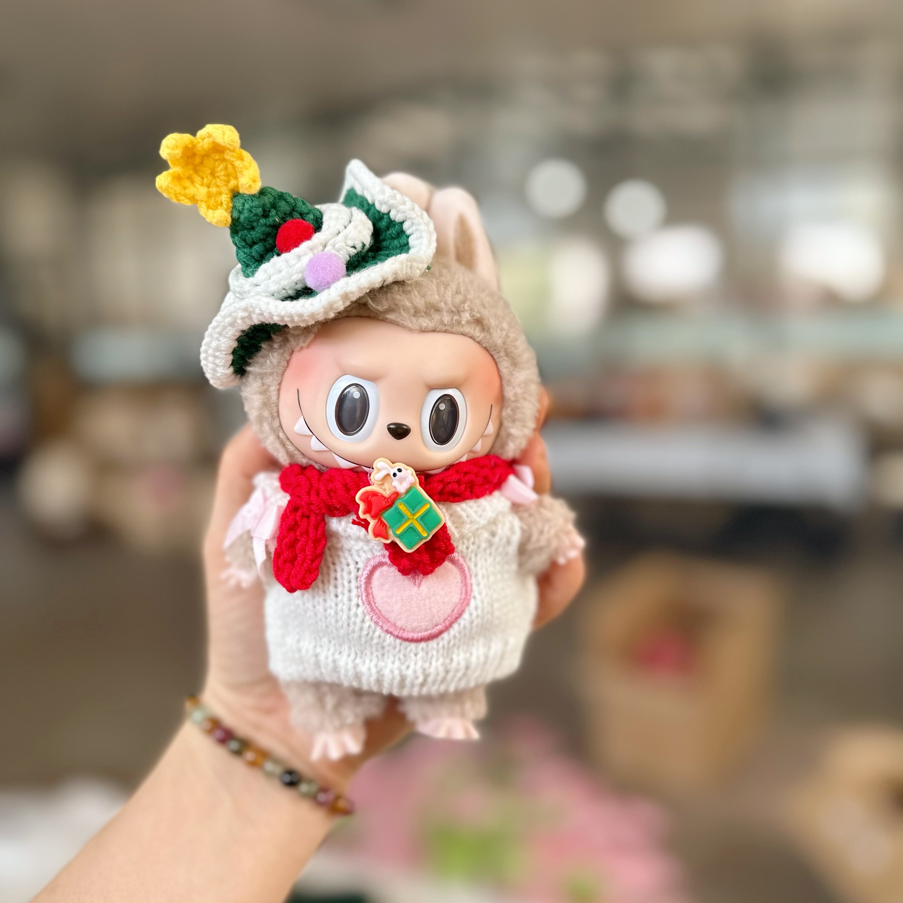 挂件拉布布纯手工衣服盲盒labubu编织款胡萝卜背带泡泡玛特圣诞帽