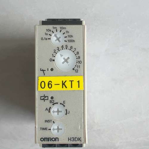 议价时间继电器H3DK-KT1，品，成色如图，功能完好询价