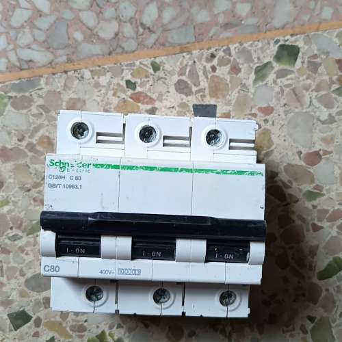 议价C120H 3P C80断路器一只，实物拍摄图，功能正询价