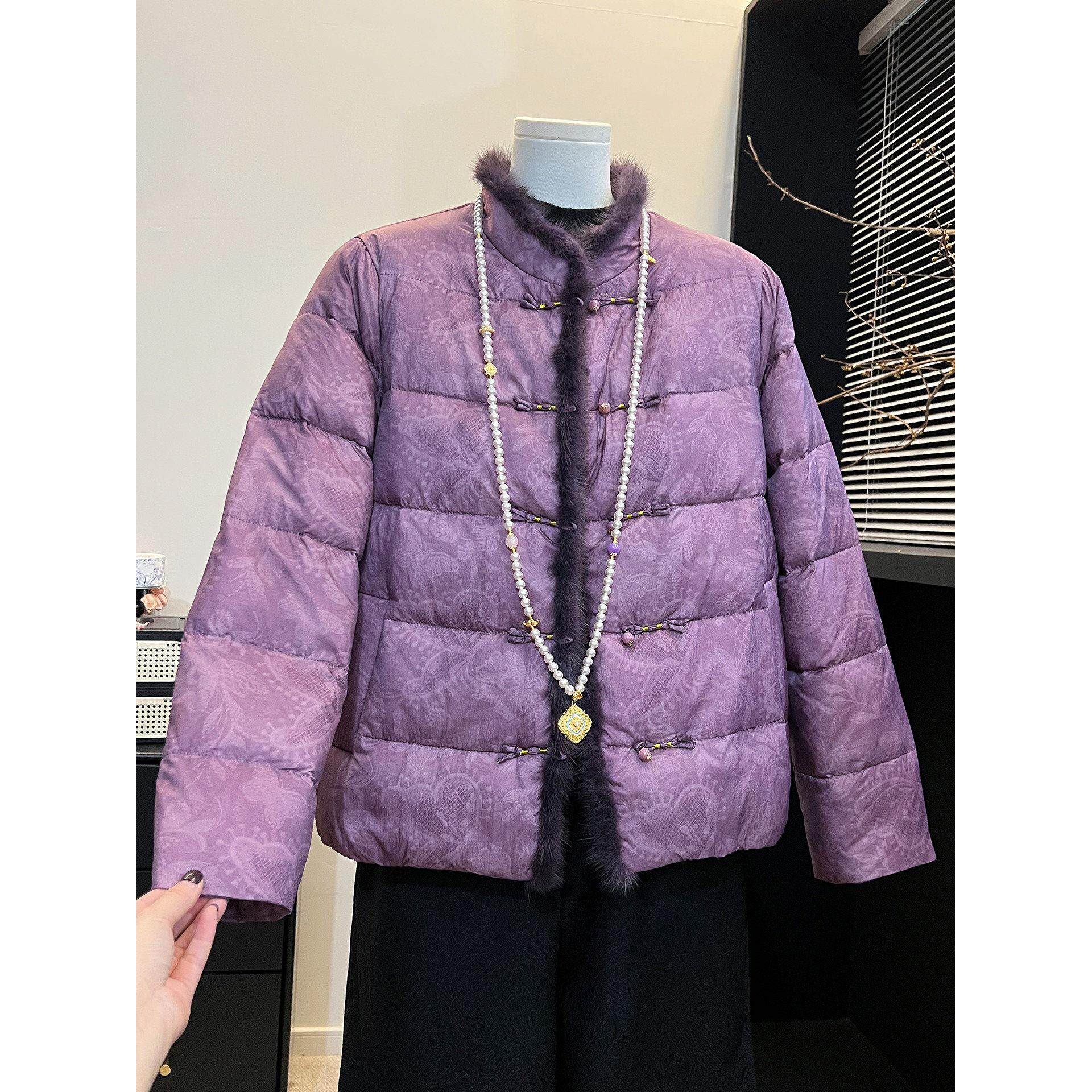 妈妈装新中式国风紫色羽绒服冬季新款2025盘扣高贵提花白鸭绒外套