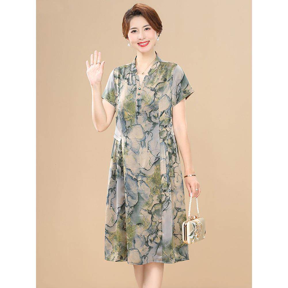 中年衣服中老年女妈妈夏装冰丝缎面连衣裙端庄大气大码裙子高级感
