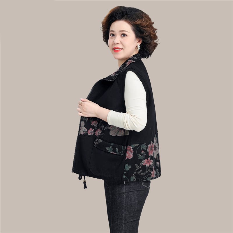 中年胖妈妈春秋装牛仔马甲背心上衣加大码宽松中老年人坎肩外套女