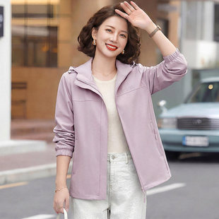妈妈春装外套时尚洋气2026新款中老年女人春秋季短款纯色休闲上衣