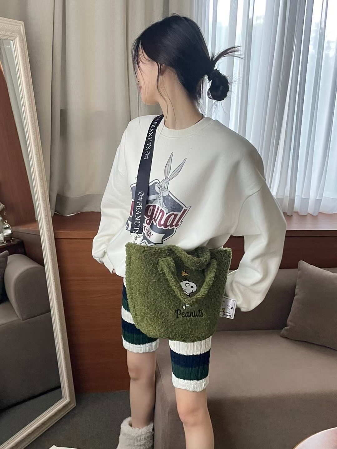温暖毛毛史努比水桶包 韩国东大门lejunev新款卡通手拎包斜挎包女