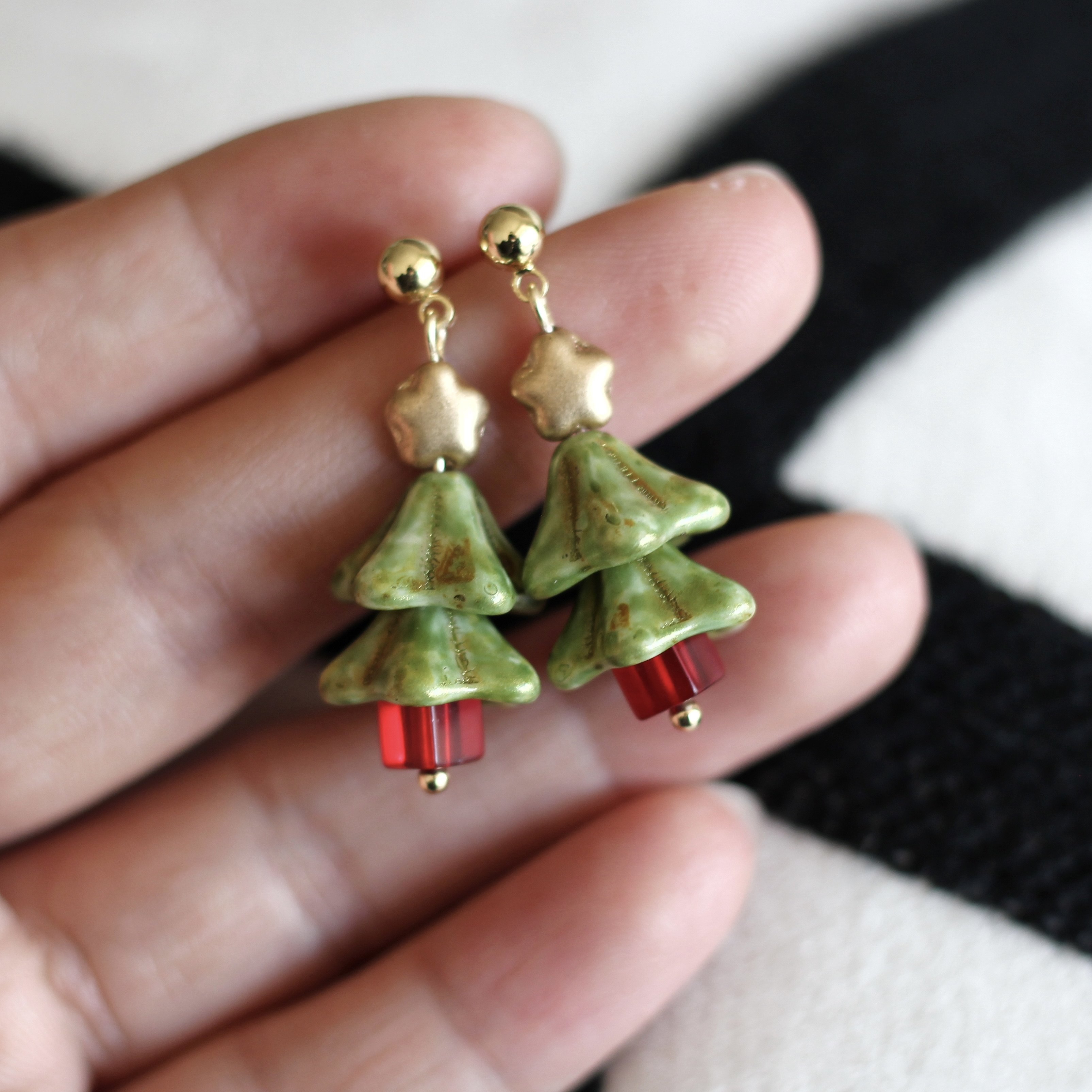 桃之taozhi圣诞耳环小松塔手作简约可爱百搭新款节日耳钉耳夹