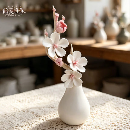 陶瓷花瓶高级感景德镇手工梅花枝羊脂玉瓷小清新礼物装饰摆件瓷器