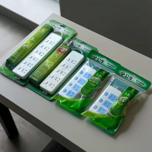 公牛独立开关多功能分控插线板