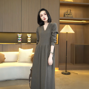 李思桐高级感简约V领针织显瘦百搭连衣裙高腰气质针织连衣裙7362