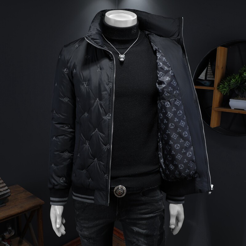 2025秋冬装新款90绒刺绣立领羽绒服男钱塘6006-7788-P310假模图,男装羽绒服,钱塘6006(原3029)